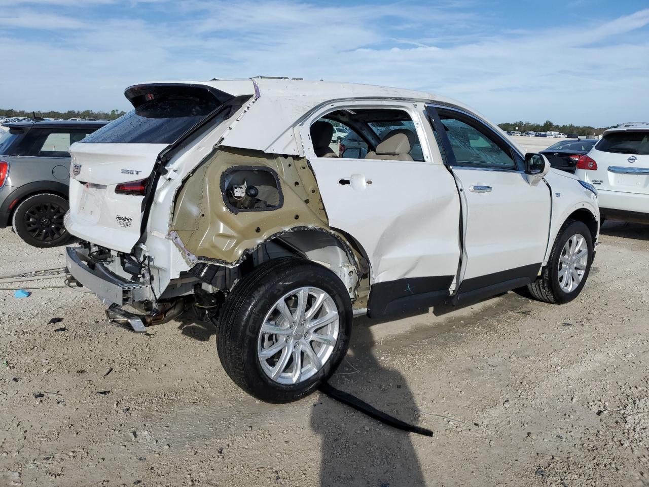 Image 3 of 2022 CADILLAC XT4 LUXURY 2022 with VIN 1GYAZAR45NF137648