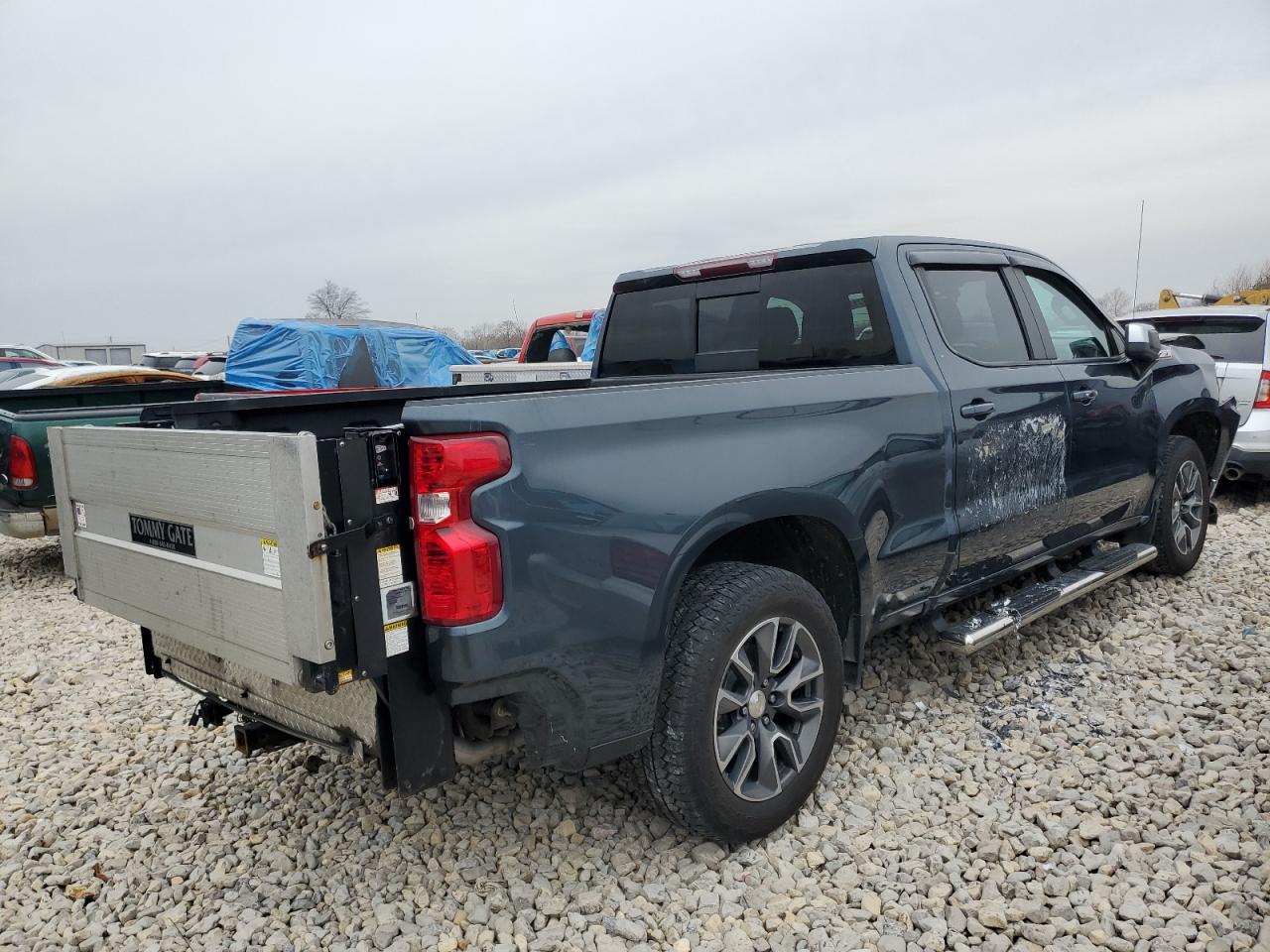 Image 3 of 2021 CHEVROLET SILVERADO K1500 LT 2021 with VIN 3GCUYDET8MG162433