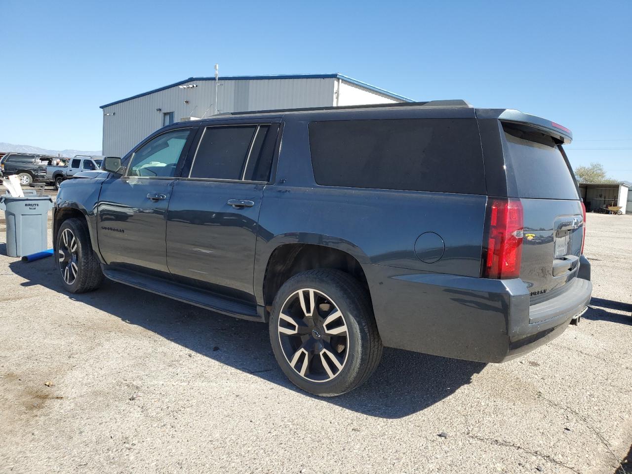 Изображение 2 2019 CHEVROLET SUBURBAN C1500 LT 2019 с VIN 1GNSCHKCXKR183533