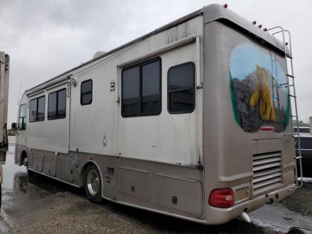Image 3 of 2004 FREIGHTLINER CHASSIS X LINE MOTOR HOME 2004 with VIN 4UZAAHDC34CN33318