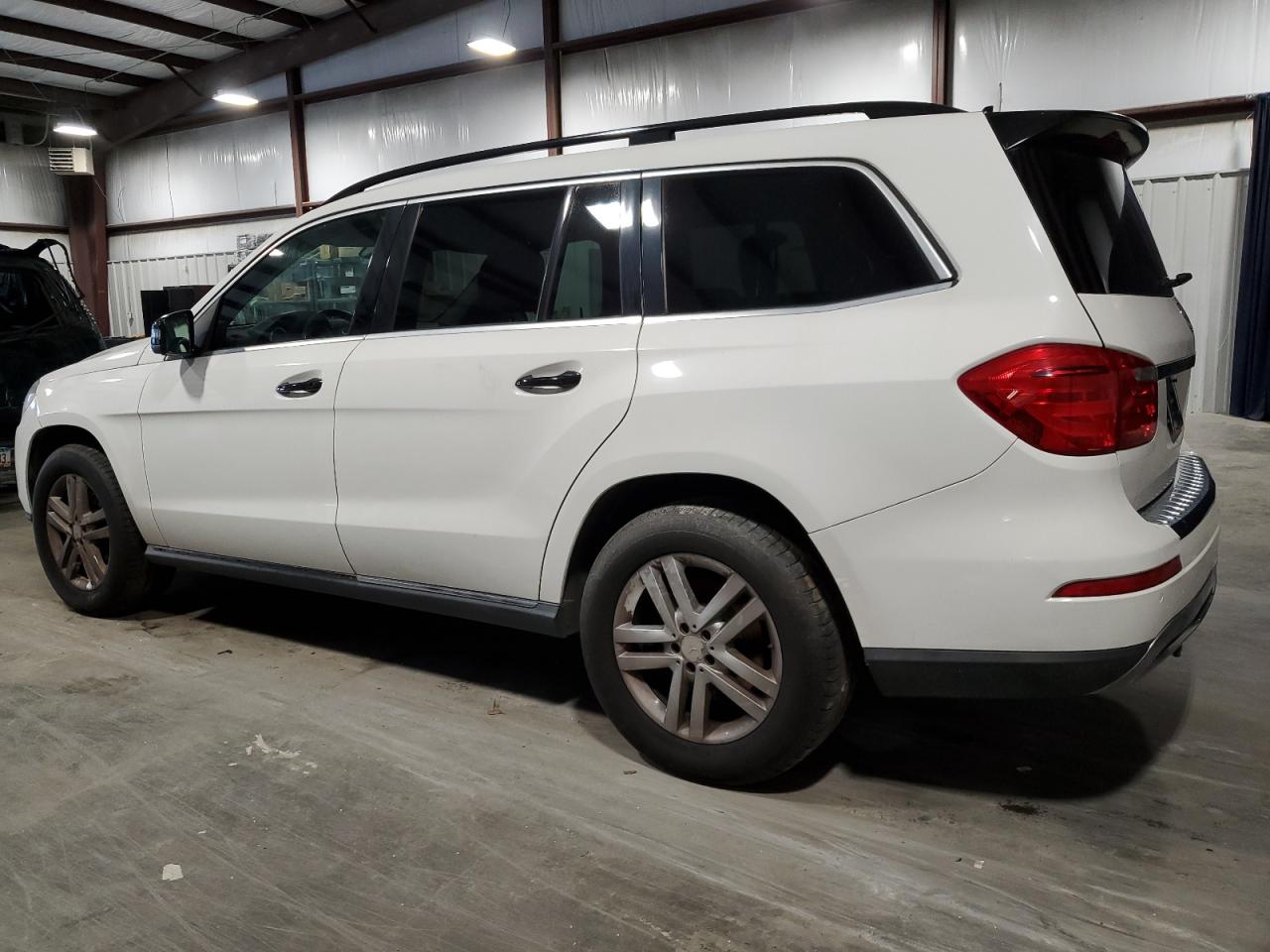 Image 2 of 2014 MERCEDES-BENZ GL 450 4MATIC 2014 with VIN 4JGDF7CEXEA325882
