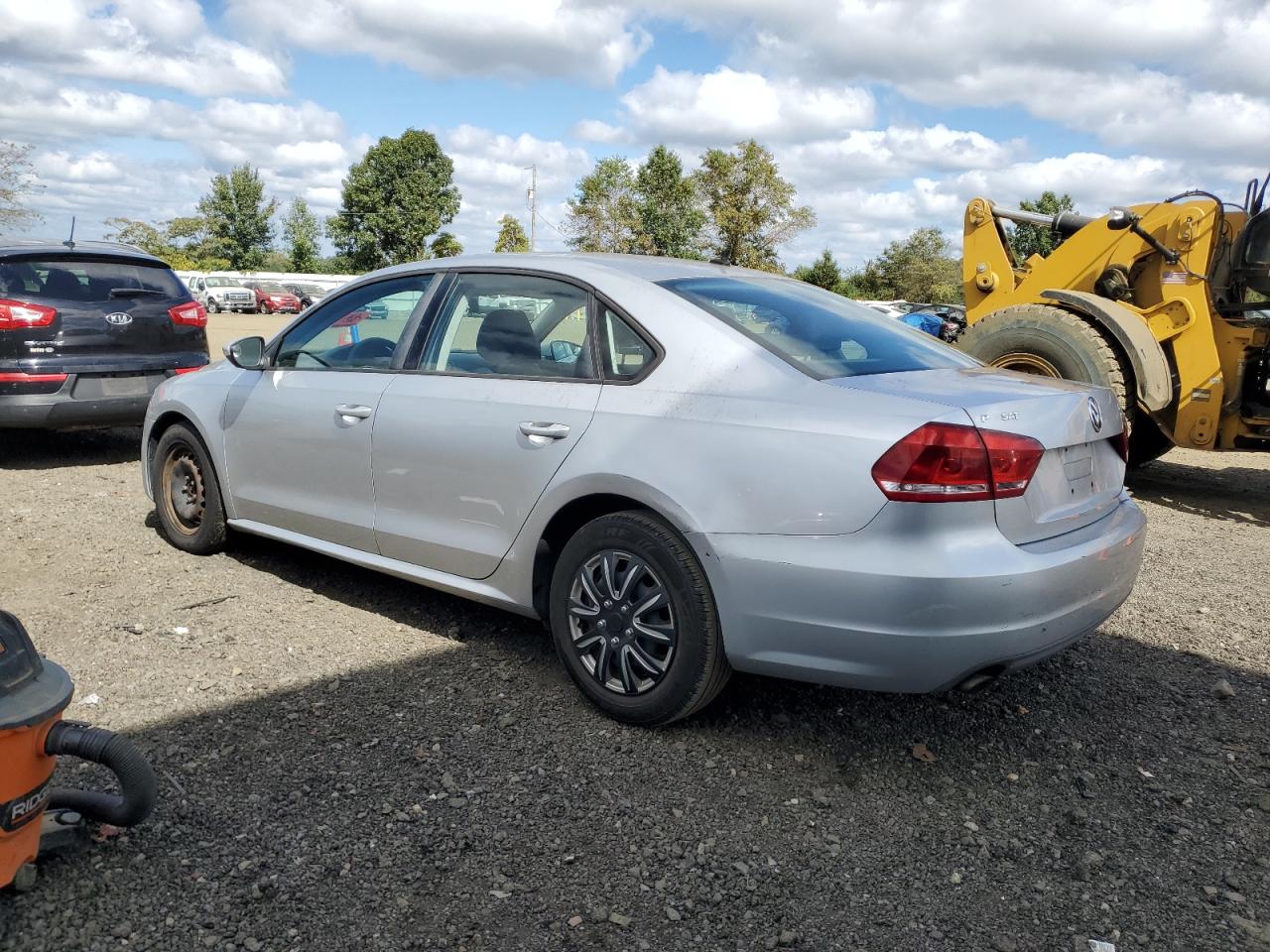 Изображение 2 2012 VOLKSWAGEN PASSAT S 2012 с VIN 1VWAP7A37CC016634