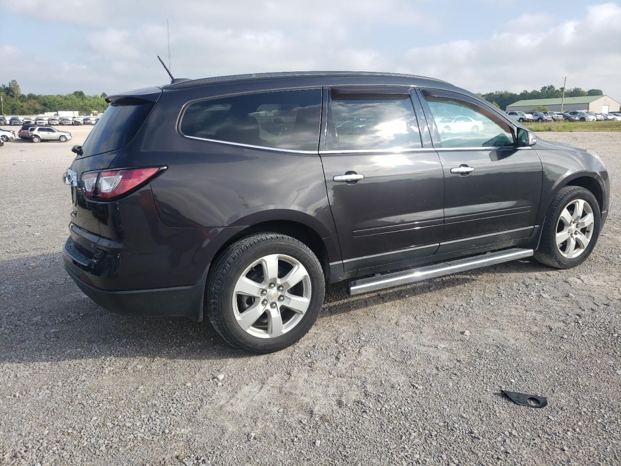 Obraz 3 z 2017 CHEVROLET TRAVERSE LT 2017 z VIN 1GNKRGKD4HJ318482