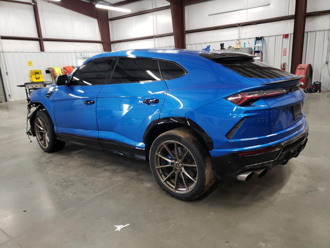 Изображение 2 2019 LAMBORGHINI URUS  2019 с VIN ZPBUA1ZL5KLA01012