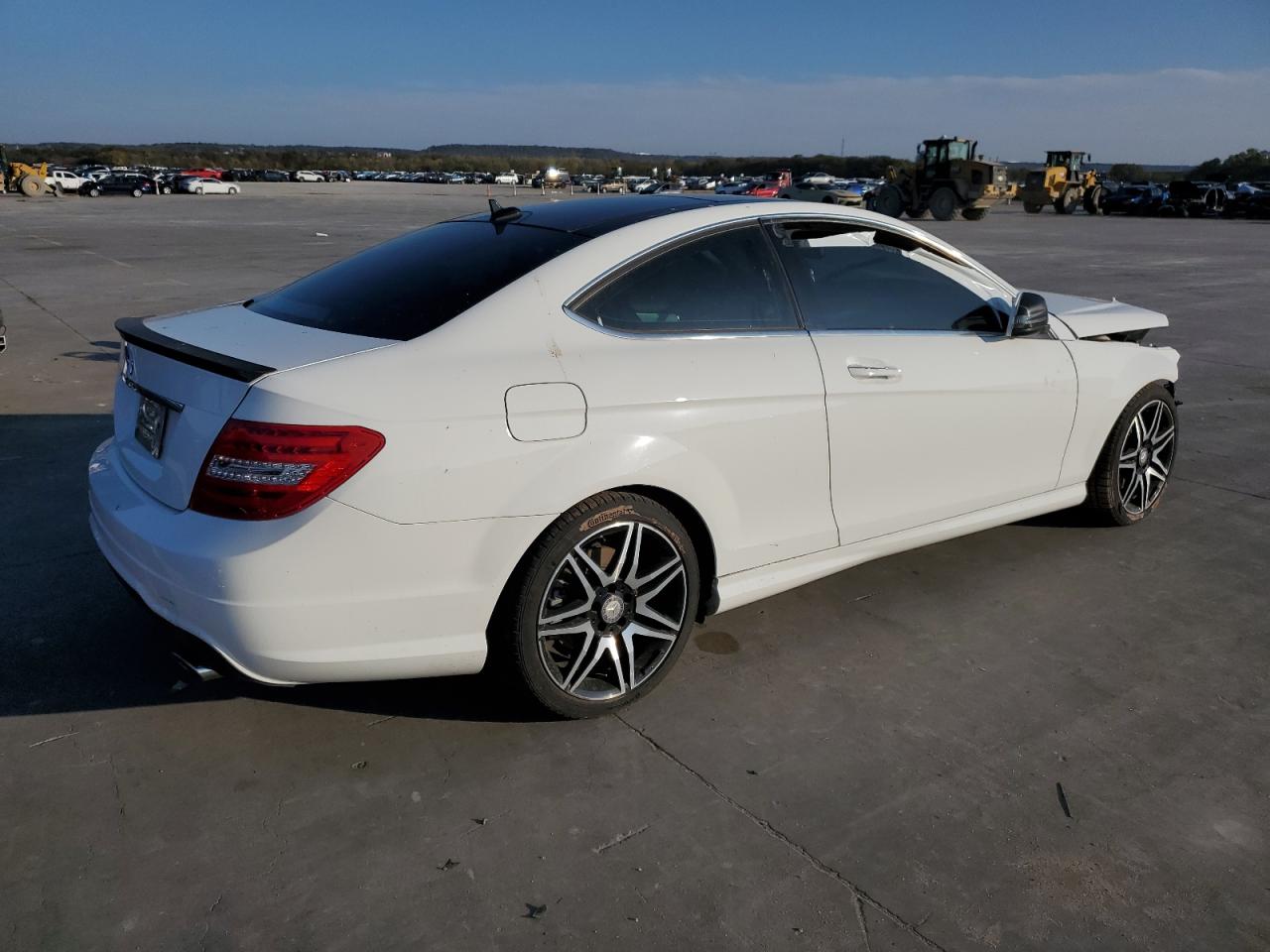 Image 3 of 2013 MERCEDES-BENZ C 350 2013 with VIN WDDGJ5HB9DG153574