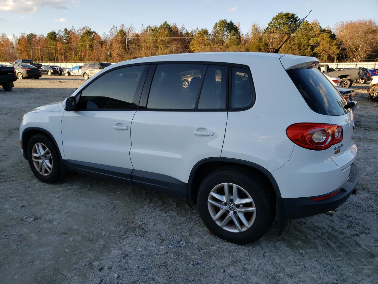 Image 2 of Volkswagen Tiguan S 2011 with VIN WVGBV7AX7BW554243