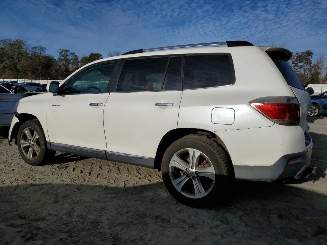 Image 2 of 2011 TOYOTA HIGHLANDER LIMITED 2011 with VIN 5TDYK3EH1BS027351