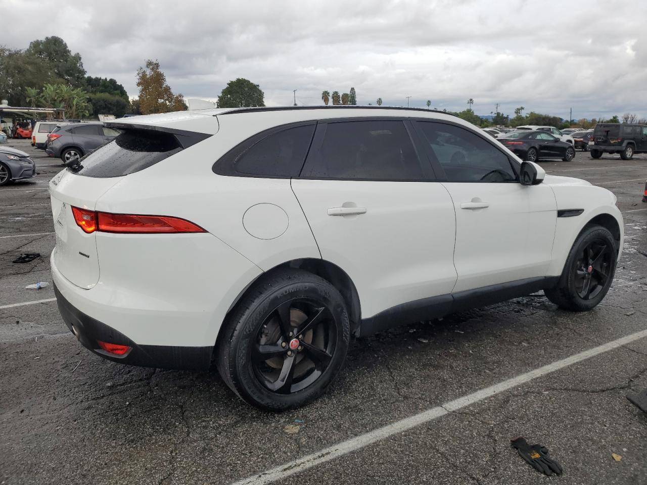 Изображение 3 2017 JAGUAR F-PACE PREMIUM 2017 с VIN SADCJ2BV7HA070460