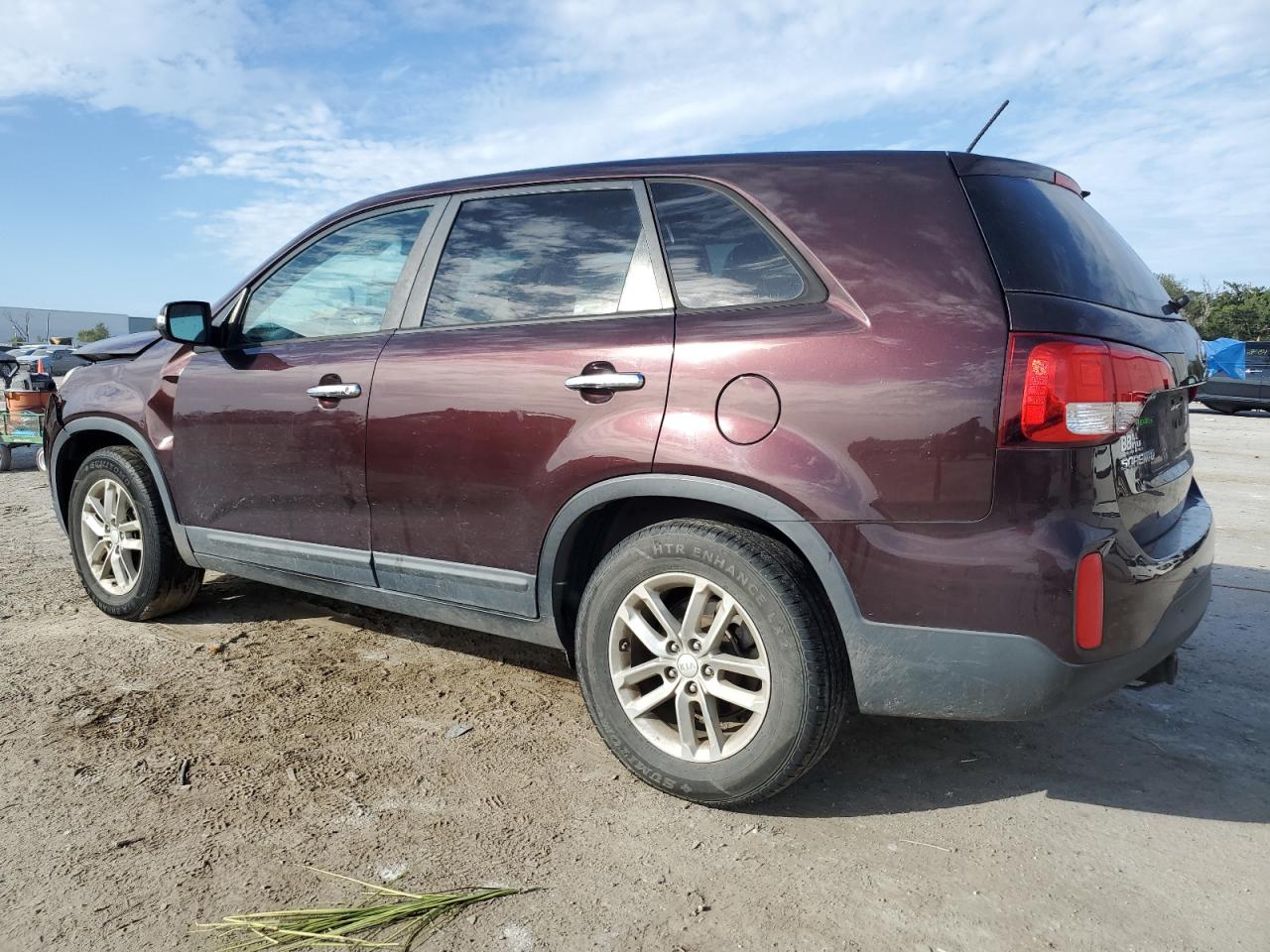 Изображение 2 2015 KIA SORENTO LX 2015 с VIN 5XYKT3A66FG646490