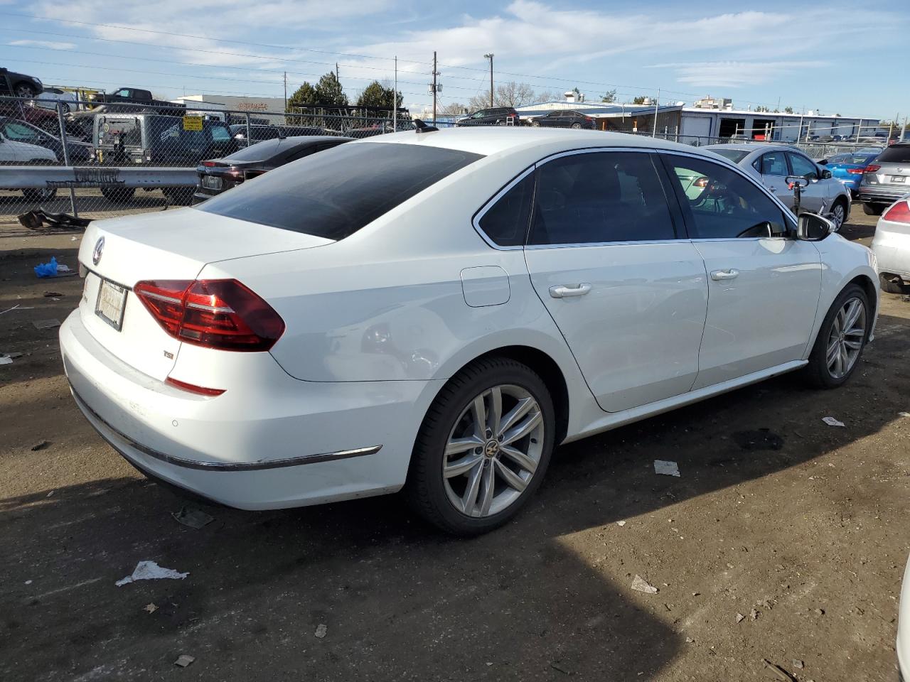 Obraz 3 z 2018 VOLKSWAGEN PASSAT SE 2018 z VIN 1VWBA7A32JC013725