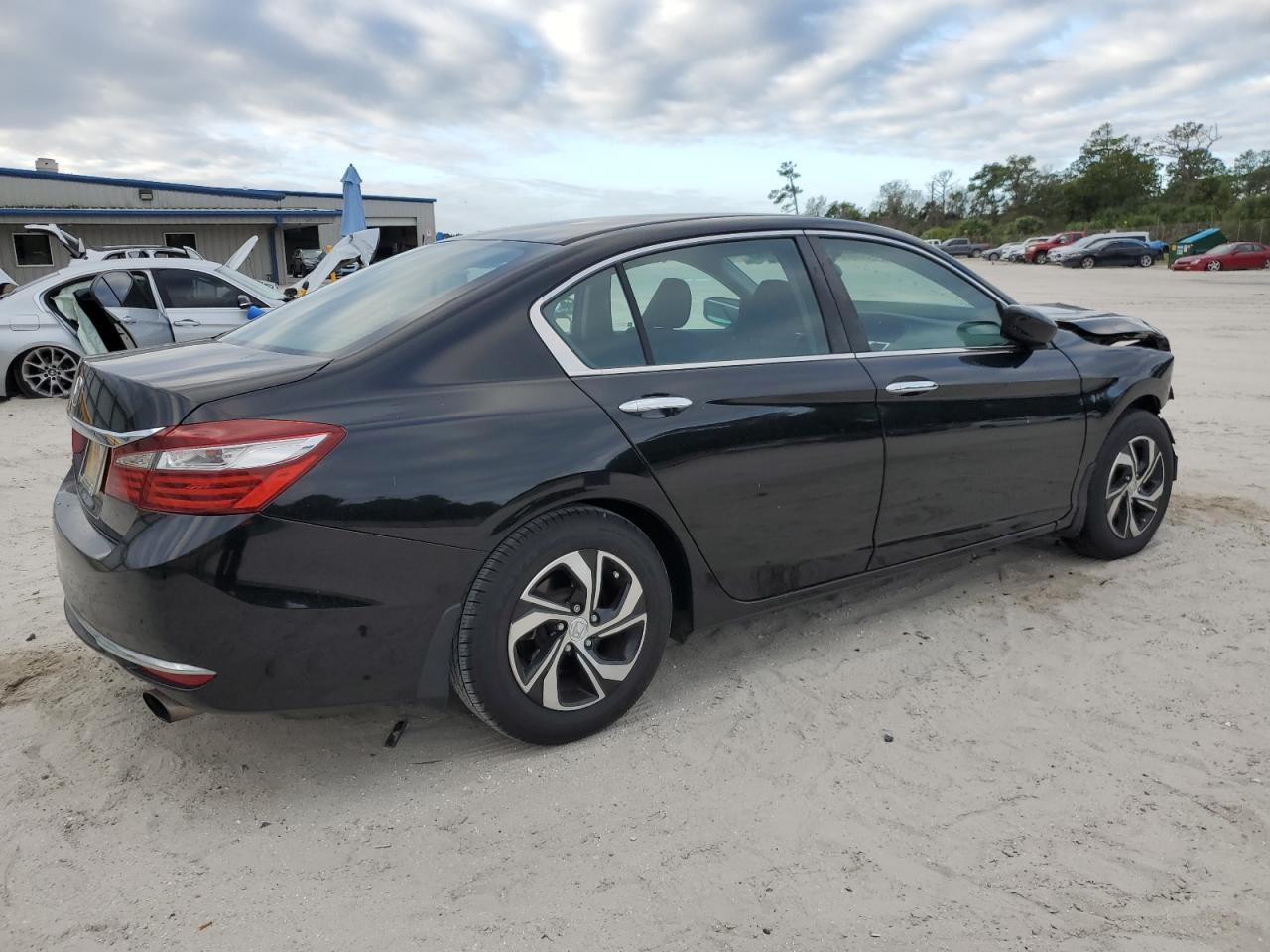 Изображение 3 2017 HONDA ACCORD LX 2017 с VIN 1HGCR2F33HA285025
