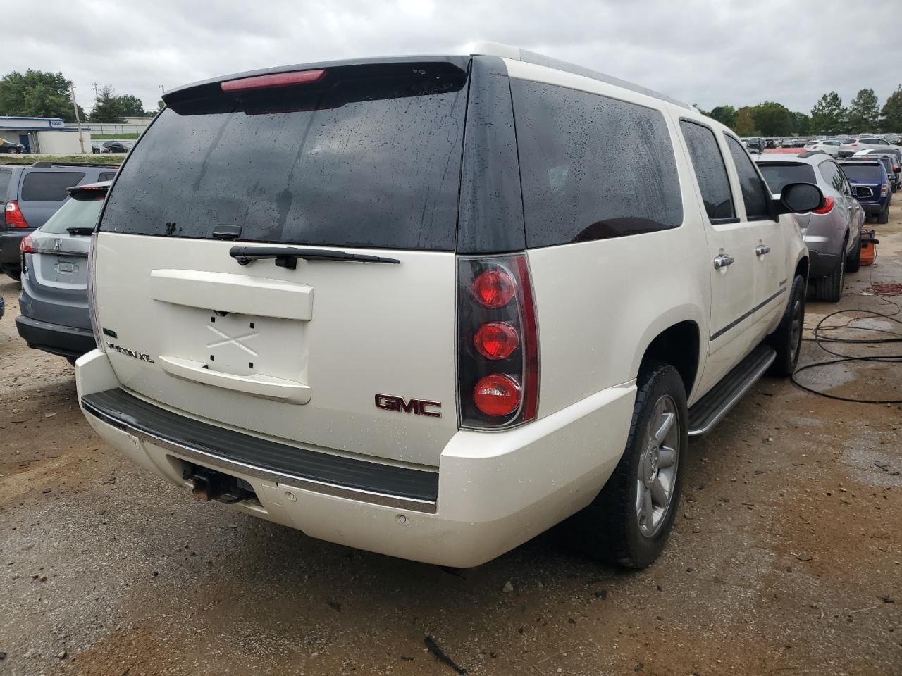 Obraz 3 z 2011 GMC YUKON XL DENALI 2011 z VIN 1GKS2MEF6BR205994