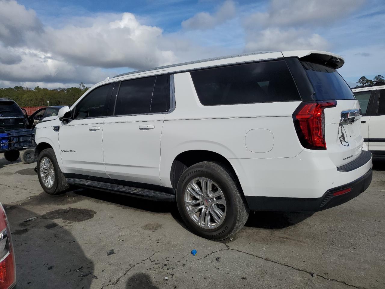 Obraz 2 z 2022 GMC YUKON XL K1500 SLE 2022 z VIN 1GKS2FKD1NR222933
