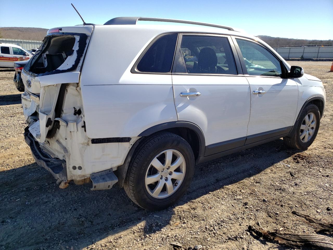 Image 3 of 2013 KIA SORENTO LX 2013 with VIN 5XYKT3A68DG359472