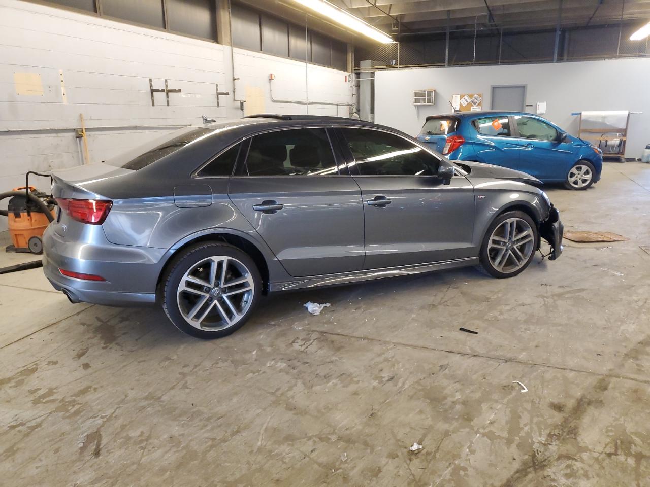 Изображение 3 Audi A3 Premium Plus 2017 с VIN WAUJ8GFF2H1016026