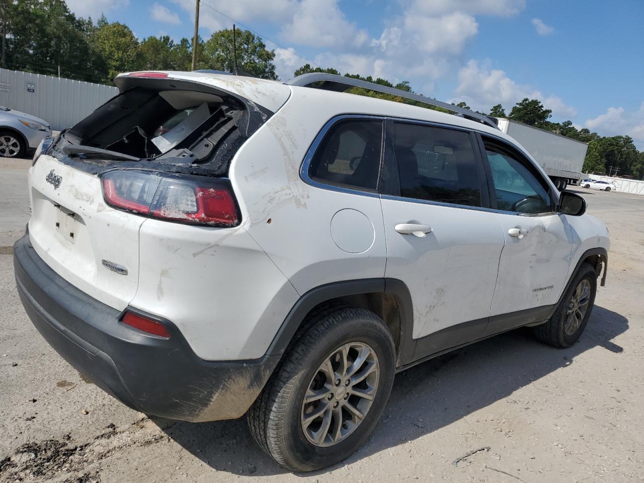 Изображение 3 Jeep Cherokee Latitude Plus 2019 с VIN 1C4PJMLB8KD232311