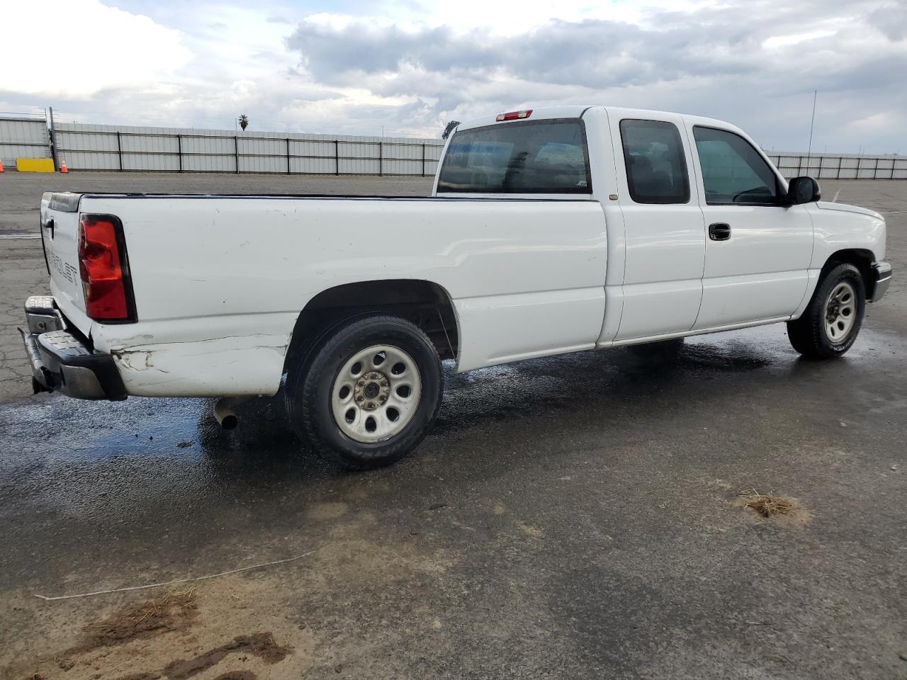 Image 3 of 2005 CHEVROLET SILVERADO C1500 2005 with VIN 1GCEC19T65E255780