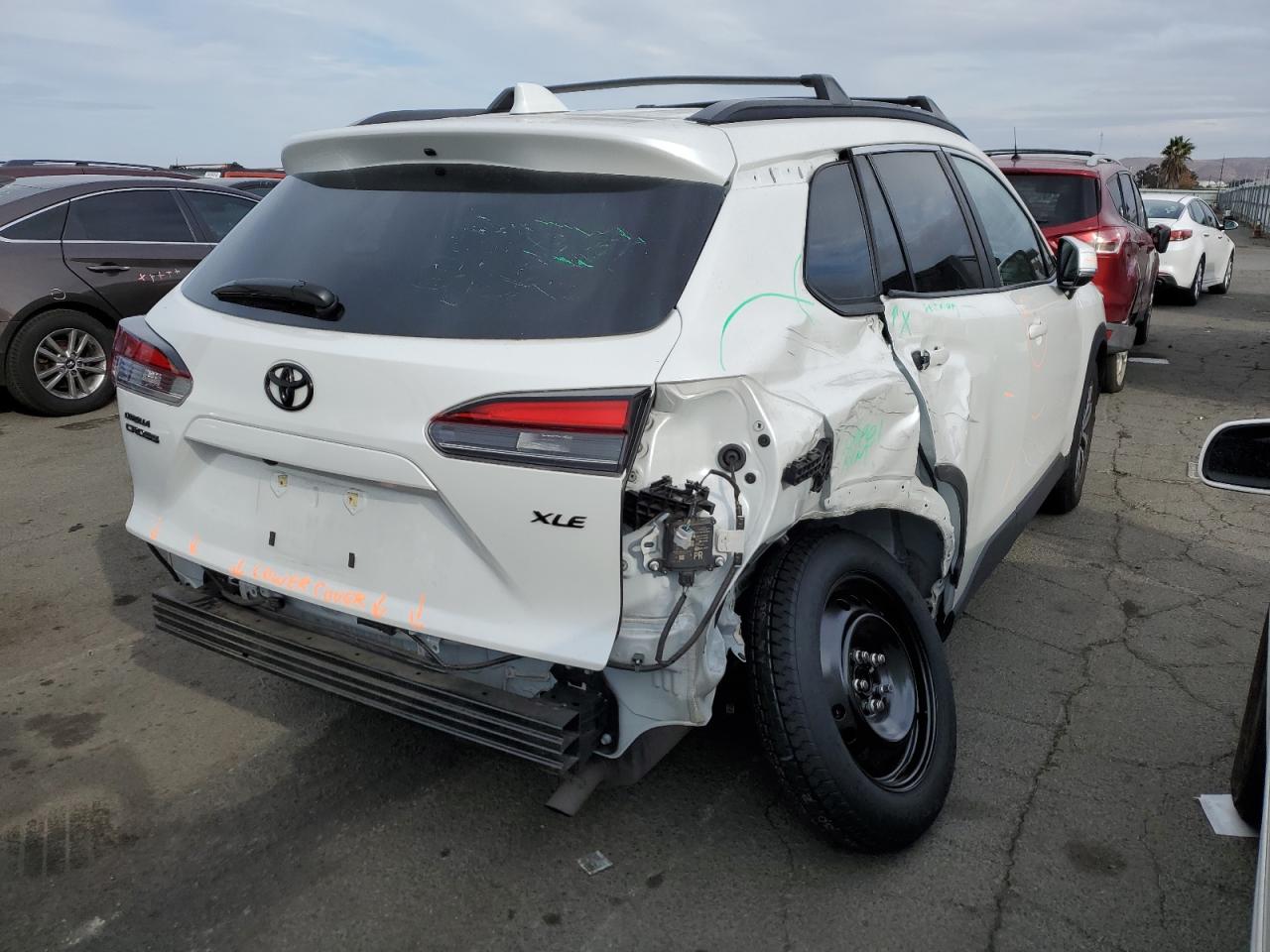 Изображение 3 2022 TOYOTA COROLLA CROSS XLE 2022 с VIN 7MUDAAAG1NV032059