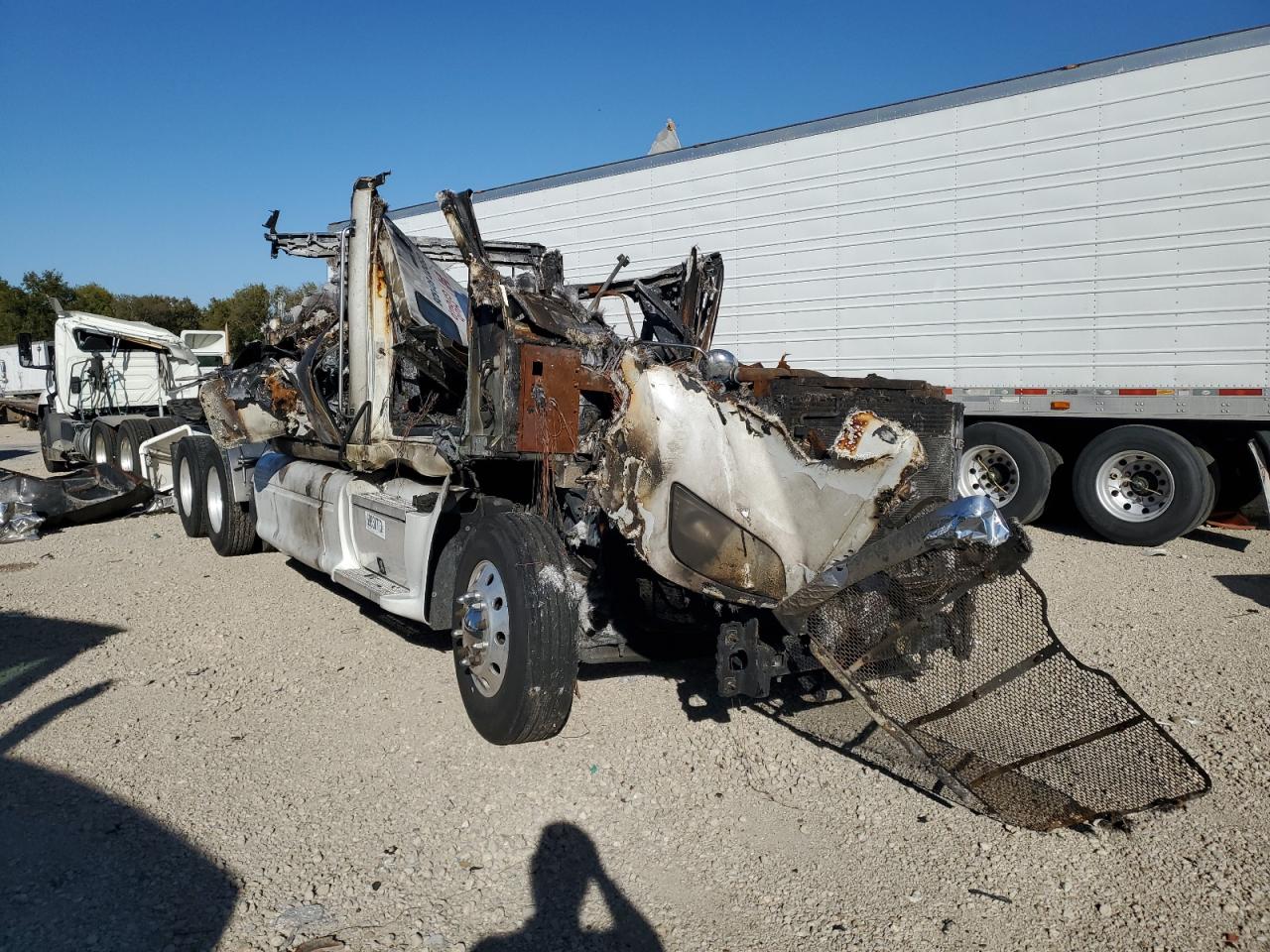 2012 PETERBILT 587  2012 image