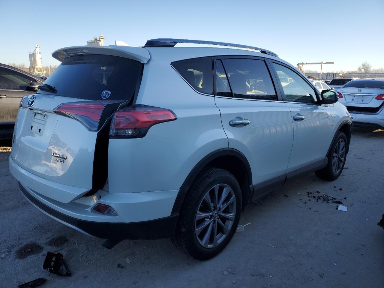 Image 3 of 2018 TOYOTA RAV4 LIMITED 2018 with VIN JTMDFREV6JD244772
