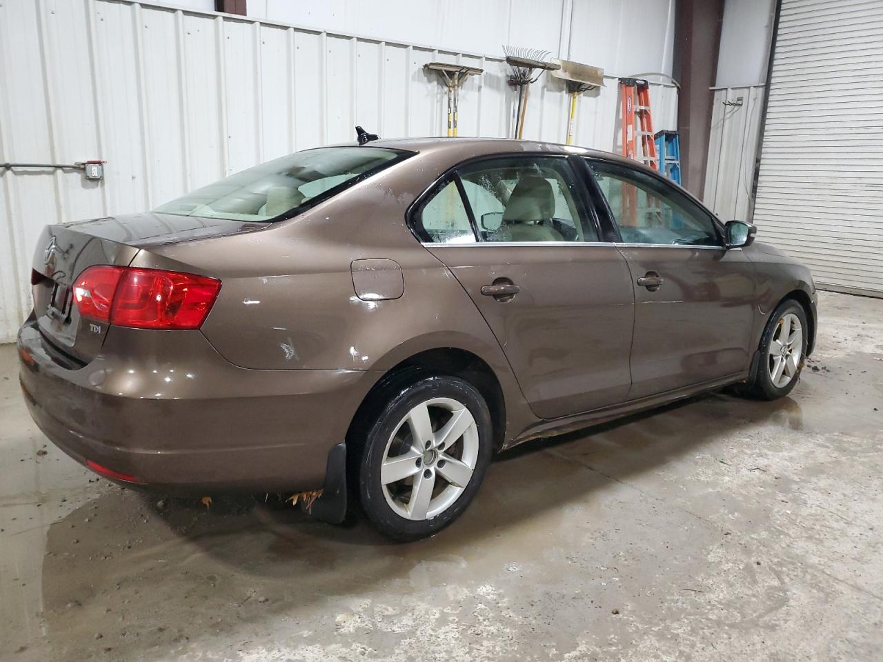 Image 3 of 2013 VOLKSWAGEN JETTA TDI 2013 with VIN 3VWLL7AJ9DM294020
