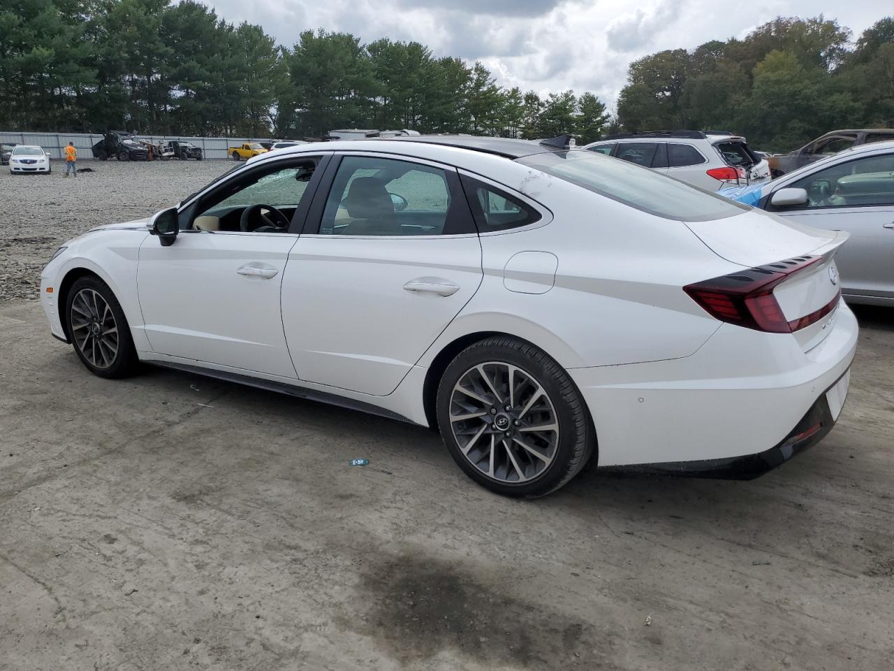 Image 2 of Hyundai Sonata Limited 2022 with VIN KMHL34J26NA168685