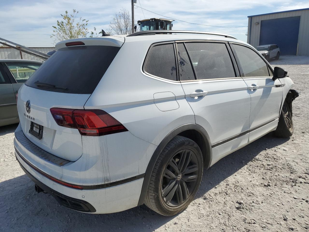 Image 3 of 2022 VOLKSWAGEN TIGUAN SE R-LINE BLACK 2022 with VIN 3VVCB7AX0NM040077