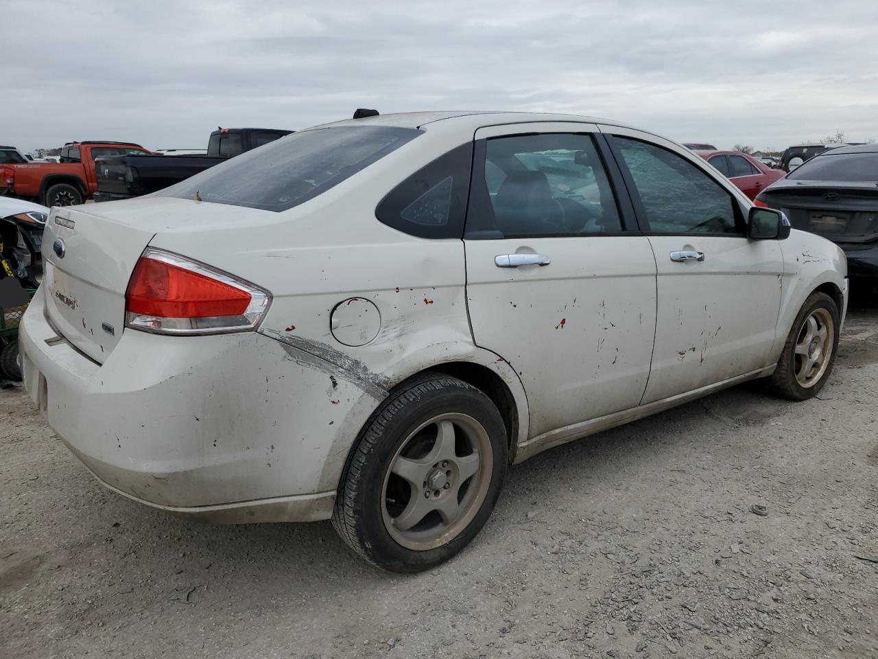 Image 3 of 2010 FORD FOCUS SEL 2010 with VIN 1FAHP3HN5AW156930