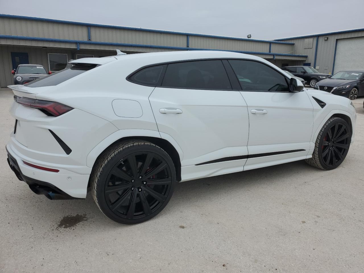 Obraz 3 z 2019 LAMBORGHINI URUS  2019 z VIN ZPBUA1ZL2KLA05549