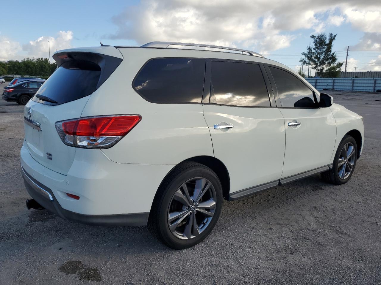 Image 3 of 2013 NISSAN PATHFINDER S 2013 with VIN 5N1AR2MM8DC661035