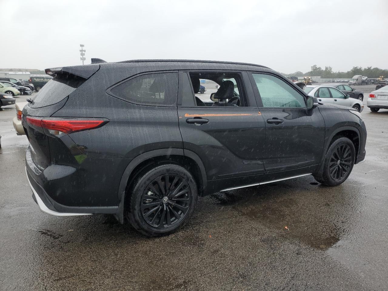 Image 3 of 2023 TOYOTA HIGHLANDER L 2023 with VIN 5TDKDRBH0PS510814