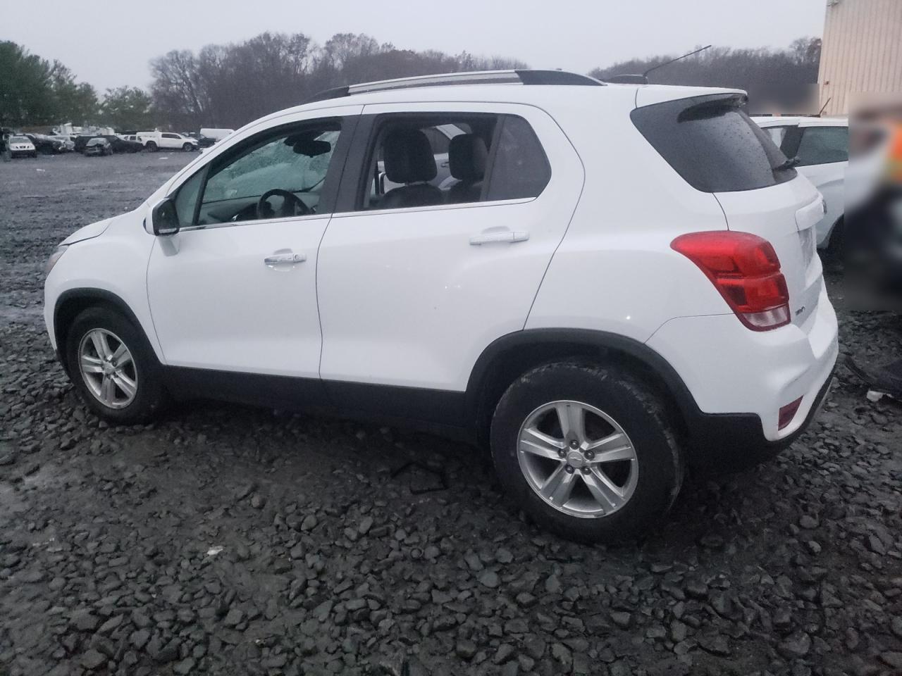 Image 2 of 2019 CHEVROLET TRAX 1LT 2019 with VIN KL7CJLSB5KB883320