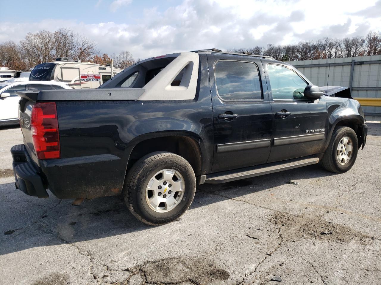 Изображение 3 2011 CHEVROLET AVALANCHE LS 2011 с VIN 3GNTKEE3XBG101656