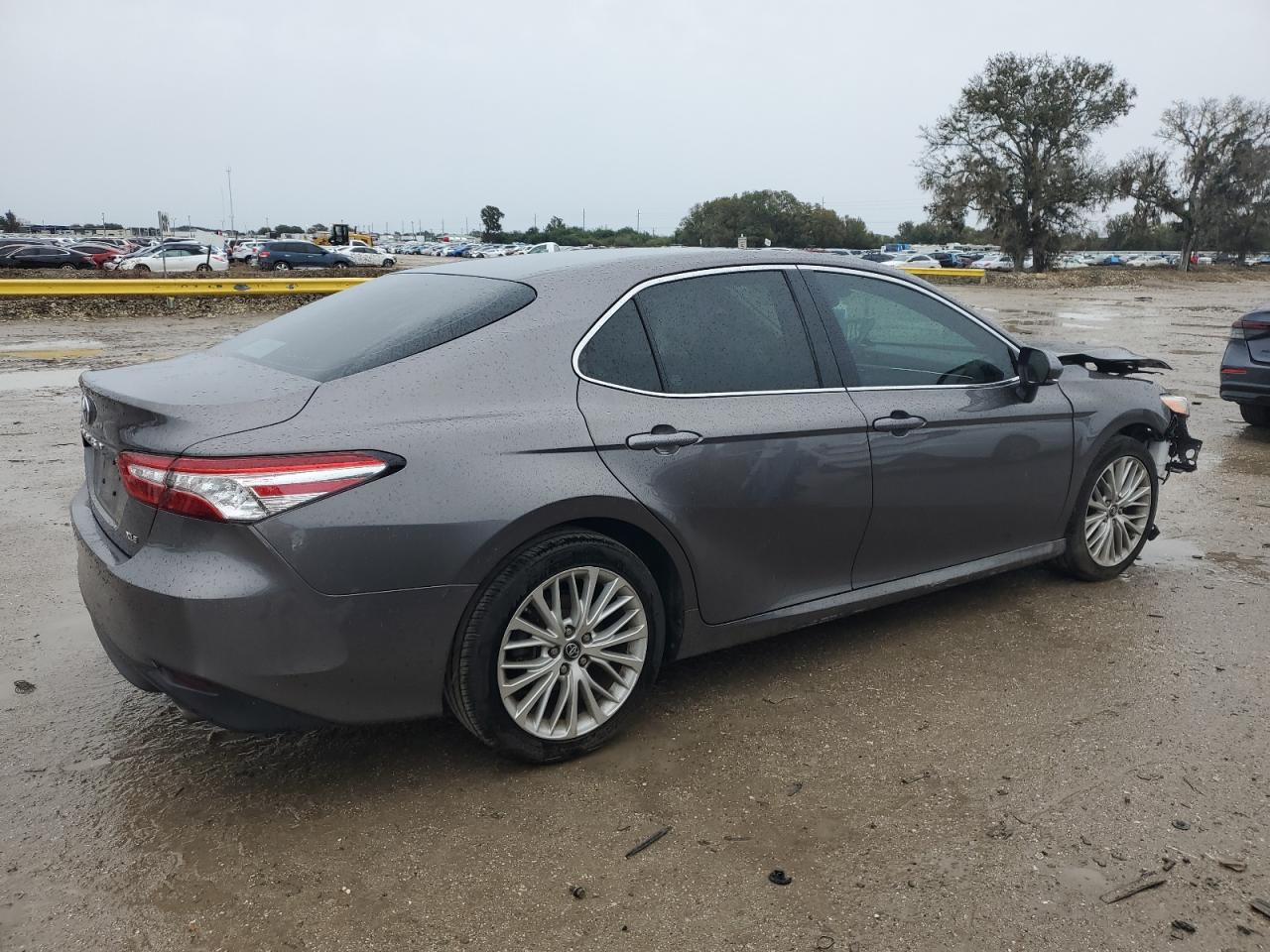 Obraz 3 z 2018 TOYOTA CAMRY L 2018 z VIN 4T1B11HK8JU044450