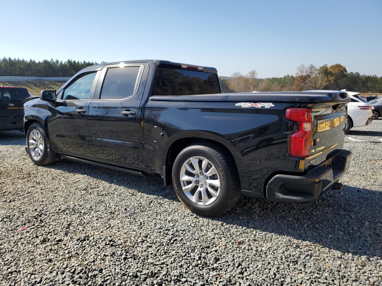 Изображение 2 2022 CHEVROLET SILVERADO K1500 CUSTOM 2022 с VIN 1GCPDBEK0NZ576165