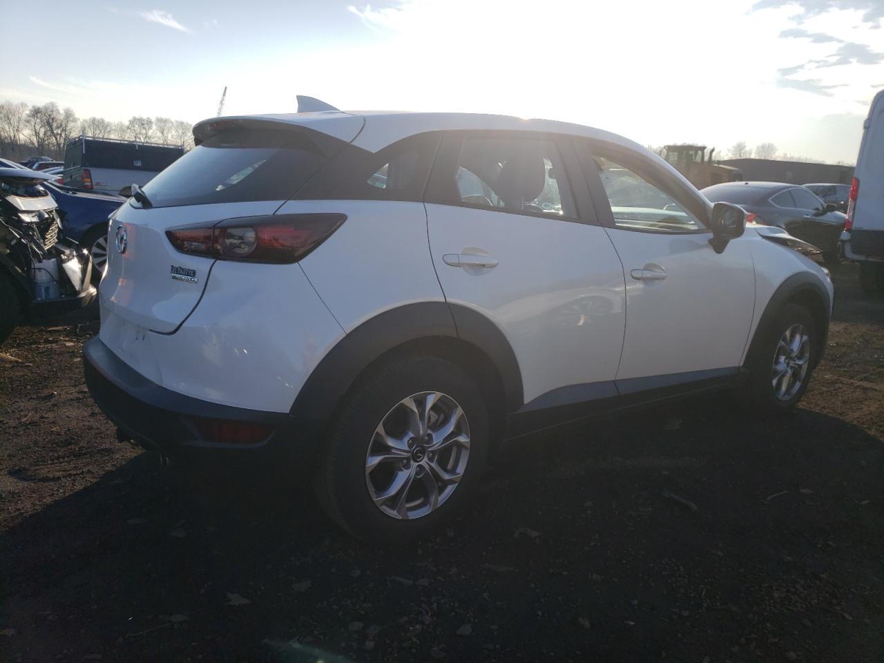 Obraz 3 z 2021 MAZDA CX-3 SPORT 2021 z VIN JM1DKFB77M1507227