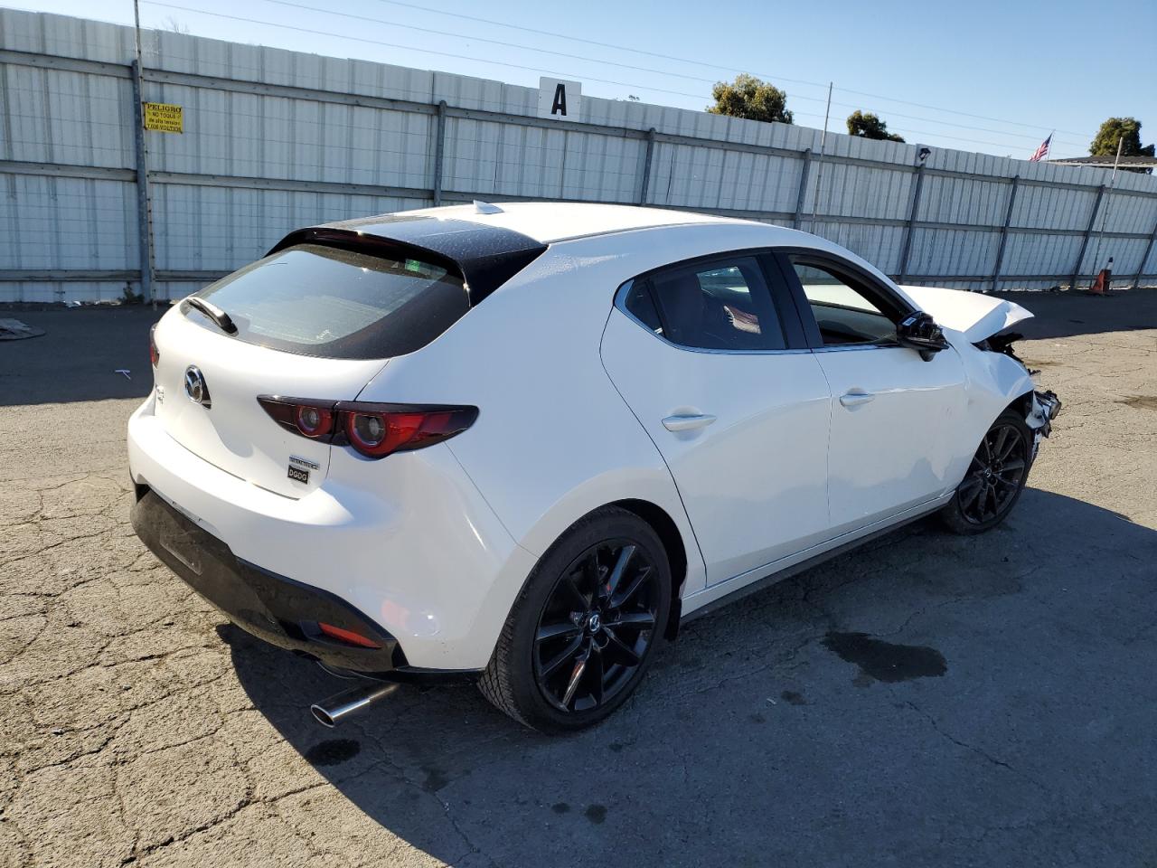 Изображение 3 2023 MAZDA 3 PREMIUM 2023 с VIN JM1BPBMM2P1613559