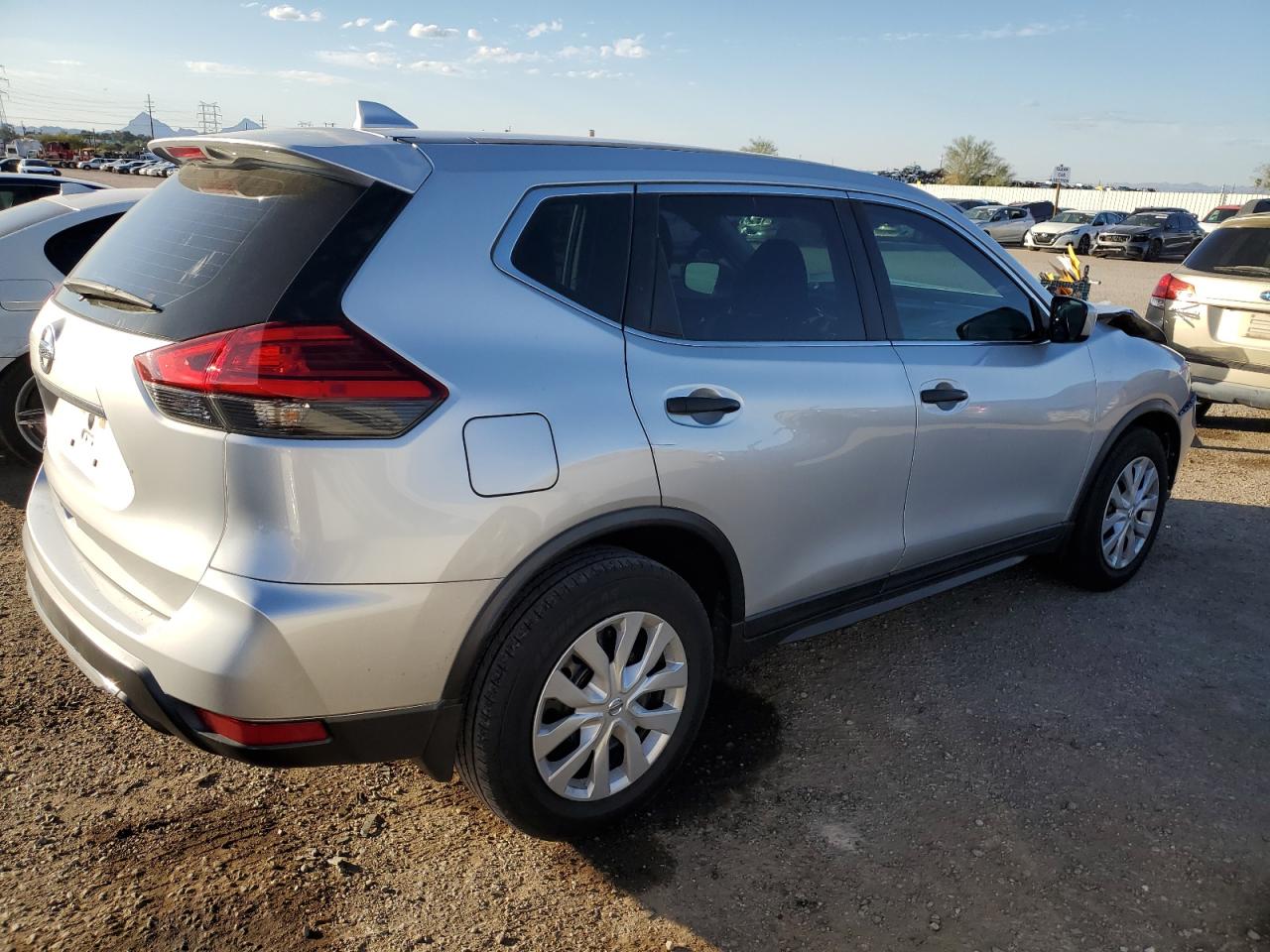Изображение 3 2017 NISSAN ROGUE S 2017 с VIN KNMAT2MT7HP557762