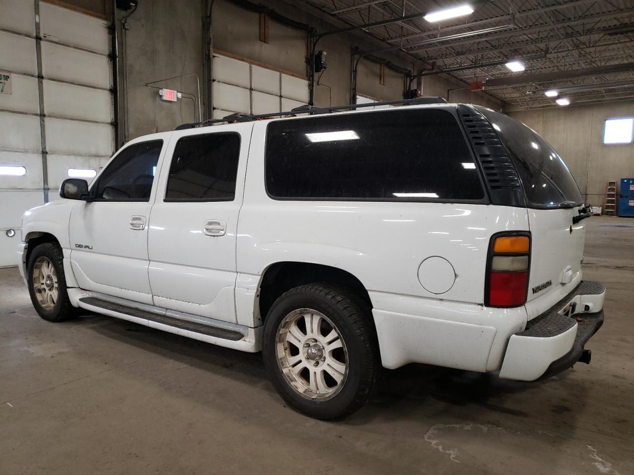 Image 2 of 2004 GMC YUKON XL DENALI 2004 with VIN 1GKFK66U44J252663