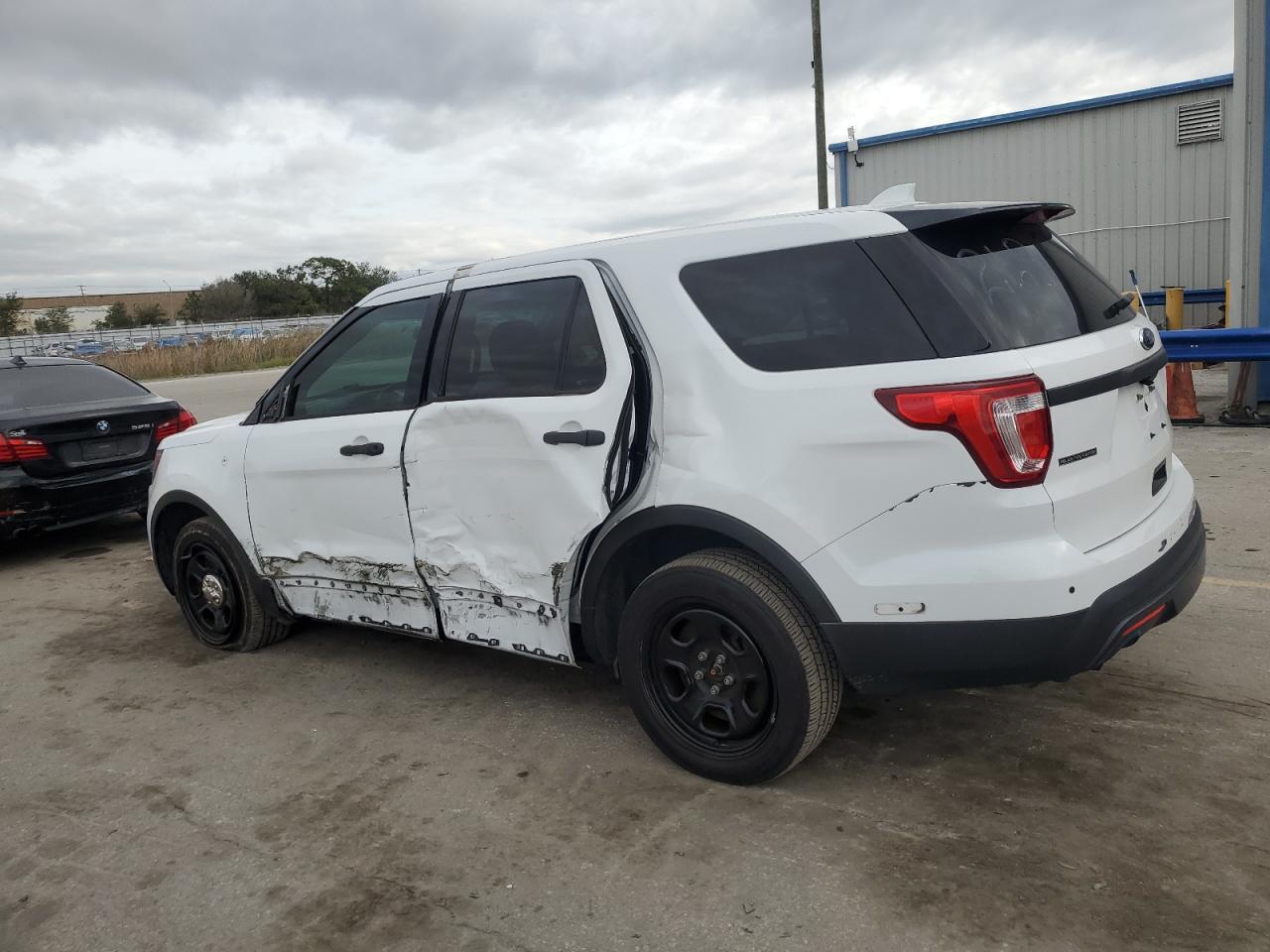 Изображение 2 2017 FORD EXPLORER POLICE INTERCEPTOR 2017 с VIN 1FM5K8AR4HGD60334