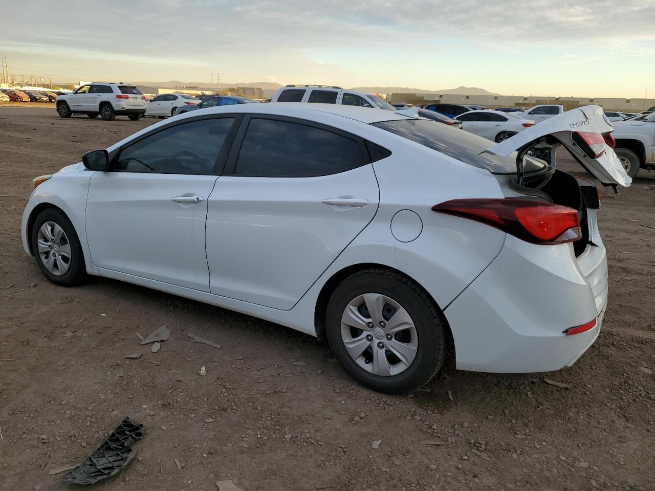 Изображение 2 2016 HYUNDAI ELANTRA SE 2016 с VIN 5NPDH4AE9GH725699