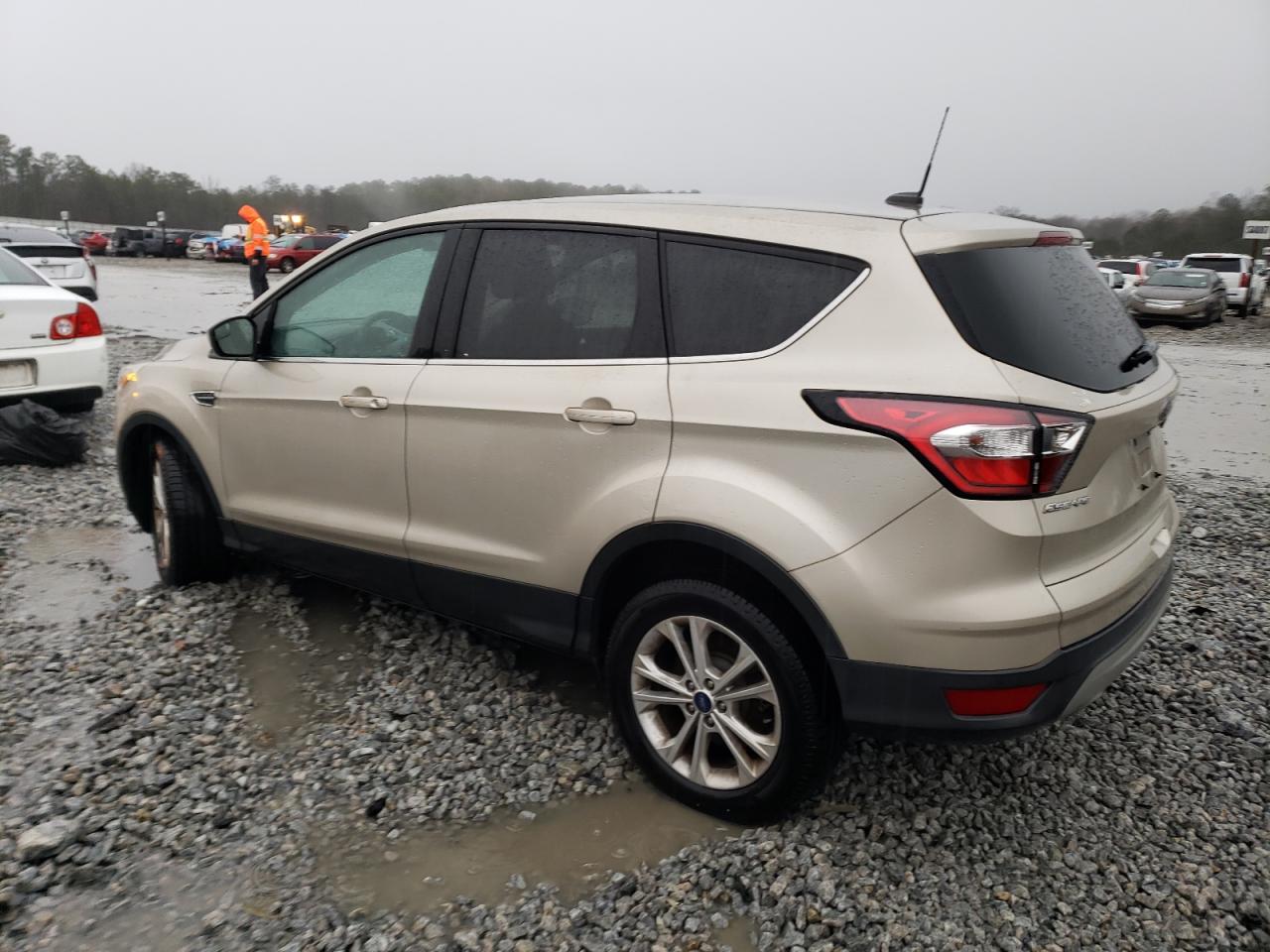 Изображение 2 2017 FORD ESCAPE SE 2017 с VIN 1FMCU0GD1HUD03766