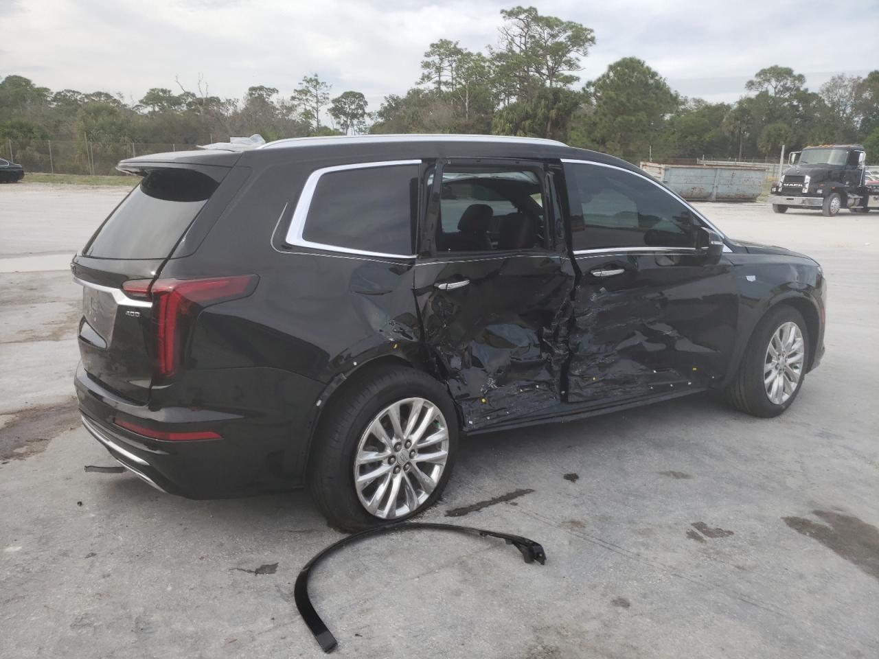 Image 3 of 2020 CADILLAC XT6 PLATINUM PREMIUM LUXURY 2020 with VIN 1GYKPERS8LZ128230
