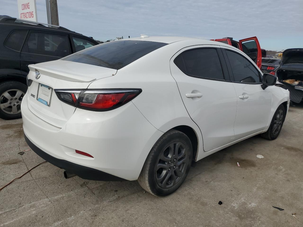 Image 3 of 2019 TOYOTA YARIS L 2019 with VIN 3MYDLBYV2KY527679