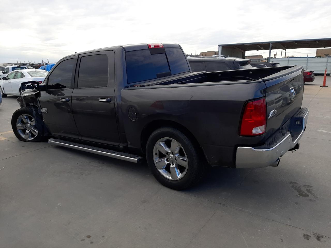 Изображение 2 2017 RAM 1500 SLT 2017 с VIN 3C6RR6LTXHG563688