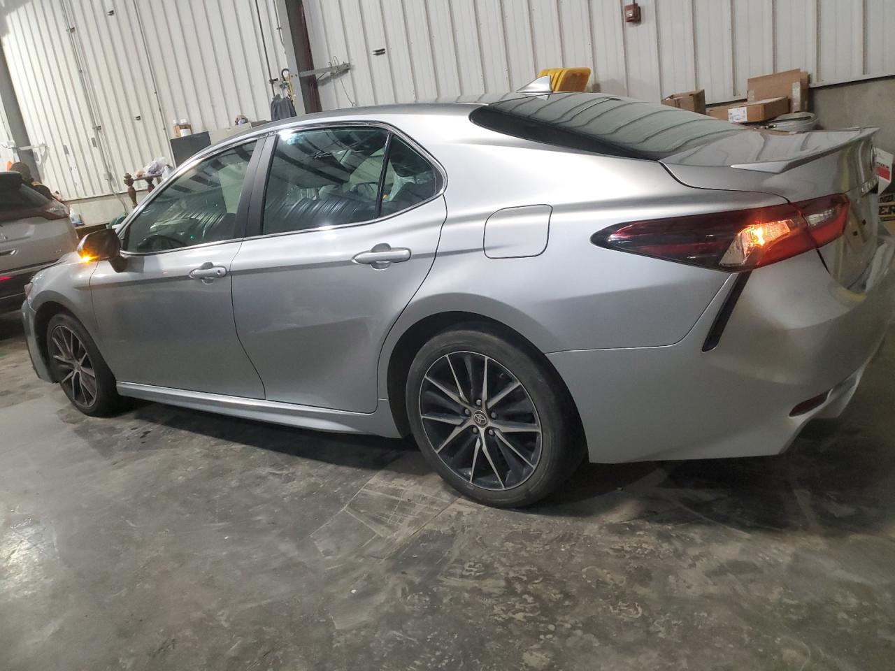 Изображение 2 2022 TOYOTA CAMRY SE 2022 с VIN 4T1G11AK4NU706725