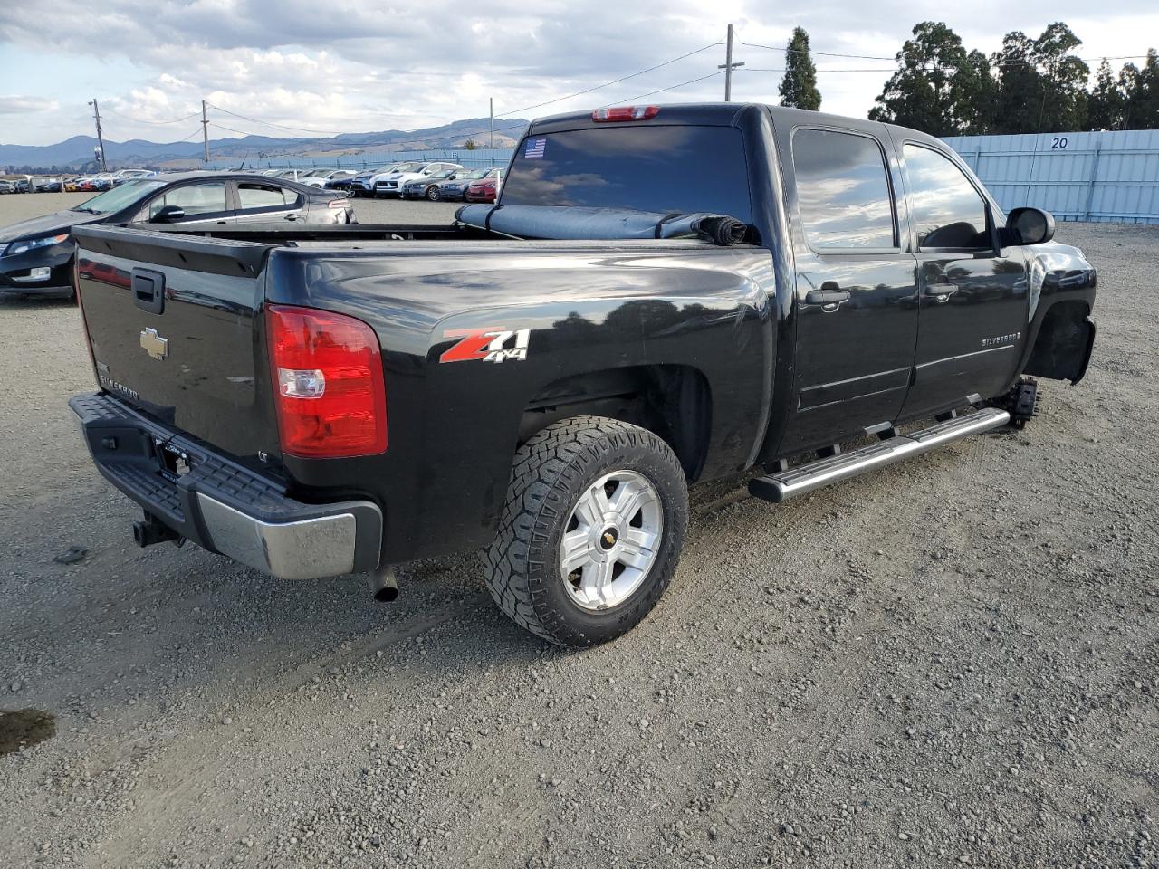 Image 3 of 2008 CHEVROLET SILVERADO K1500 2008 with VIN 2GCEK133981310336
