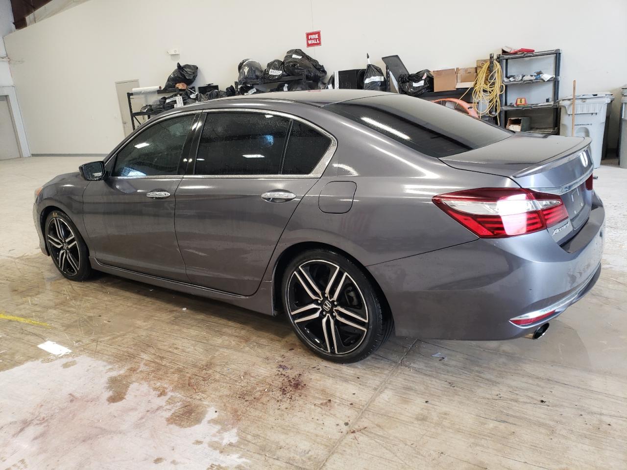 Obraz 2 z 2017 HONDA ACCORD SPORT 2017 z VIN 1HGCR2F66HA062665
