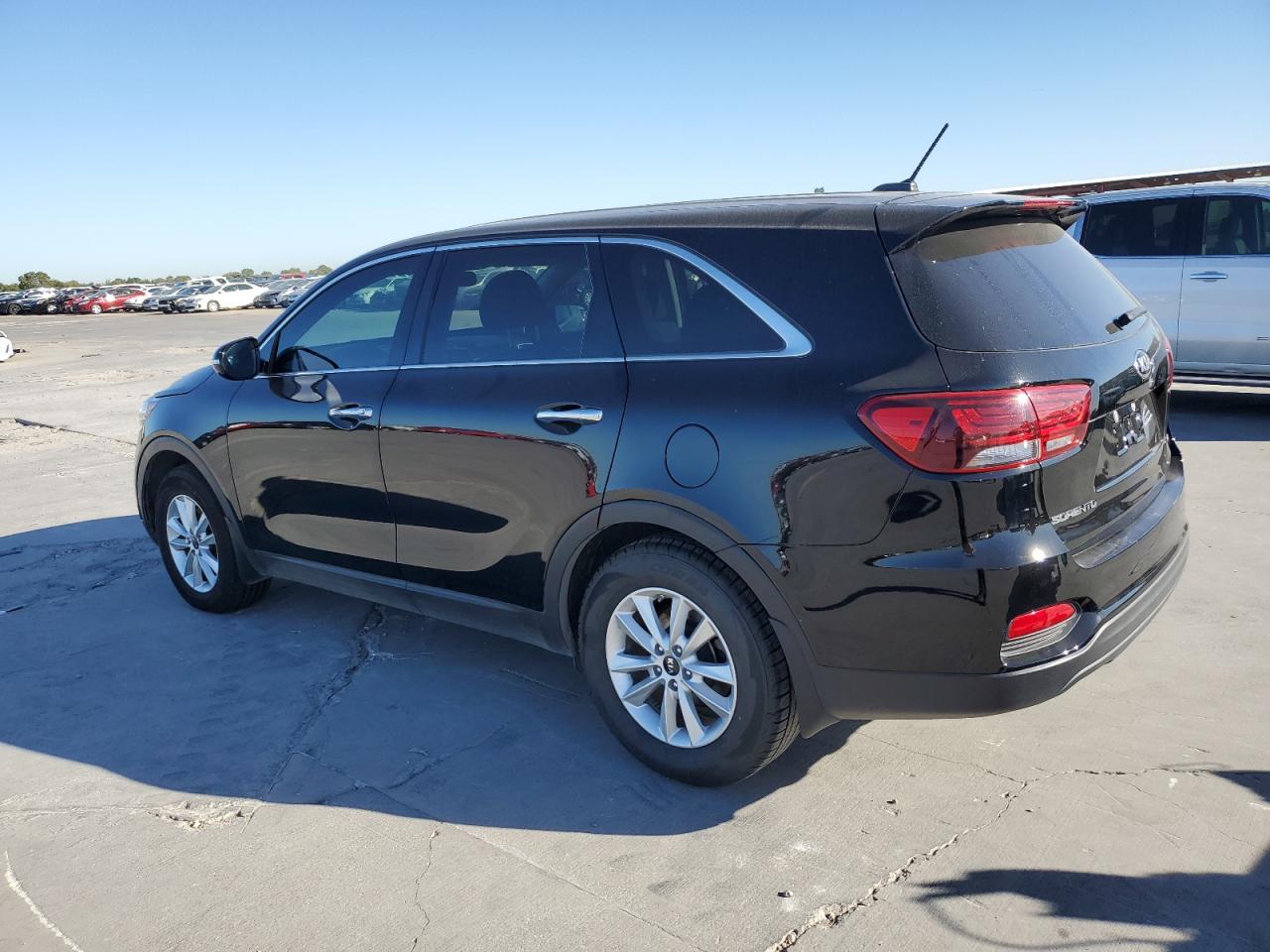 Изображение 2 2019 KIA SORENTO L 2019 с VIN 5XYPG4A30KG579529