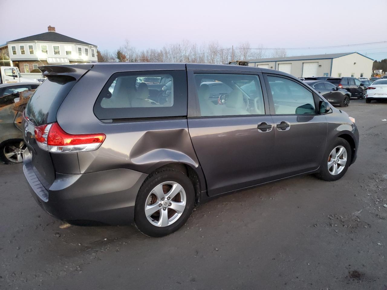Image 3 of 2013 TOYOTA SIENNA  2013 with VIN 5TDZK3DC1DS342583